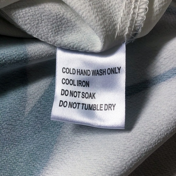 White Fox Boutique off shoulder palm print top - Picture 4 of 5